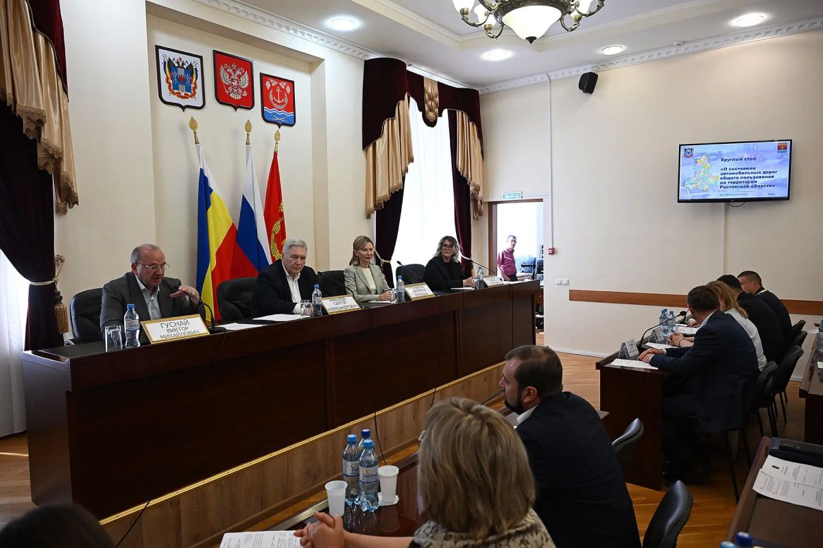 На заседании круглого стола донского парламента в Усть-Донецком районе депутаты обсудили с экспертами состояние автомобильных дорог общего пользования на территории Ростовской области На заседании круглого стола донского парламента в Усть-Донецком районе депутаты обсудили с экспертами состояние автомобильных дорог общего пользования на территории Ростовской области
