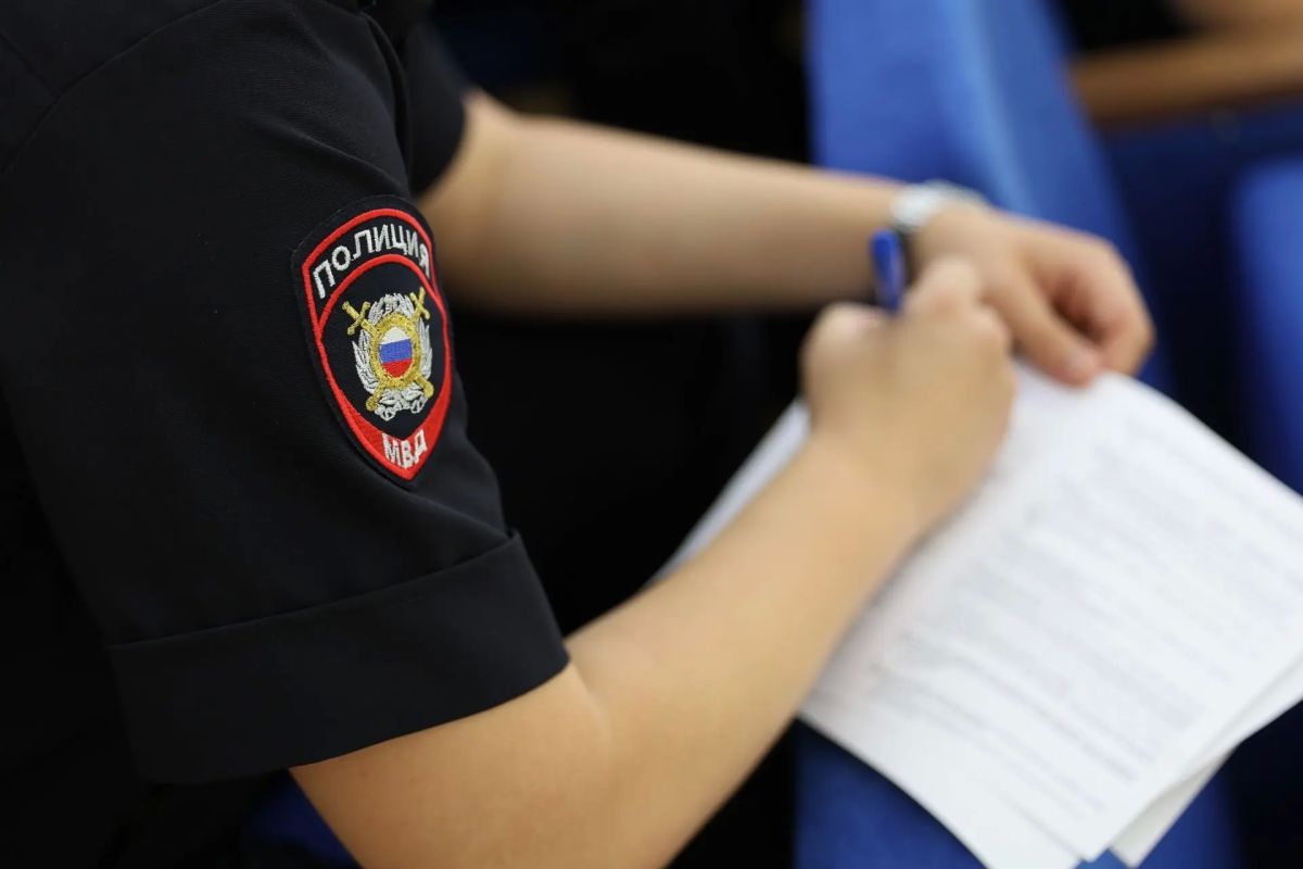 Открытое окно и ключи в салоне: в Гуково полиция по горячим следам раскрыла угон микроавтобуса