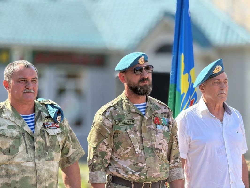 Дорогие воины-десантники, ветераны ВДВ и жители Волгодонска! Дорогие воины-десантники, ветераны ВДВ и жители Волгодонска!