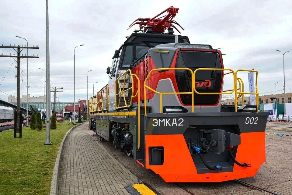В первое воскресенье августа наша страна чествует работников железнодорожного транспорта — День железнодорожника по праву считается праздником большого, сплочённого коллектива В первое воскресенье августа наша страна чествует работников железнодорожного транспорта — День железнодорожника по праву считается праздником большого, сплочённого коллектива