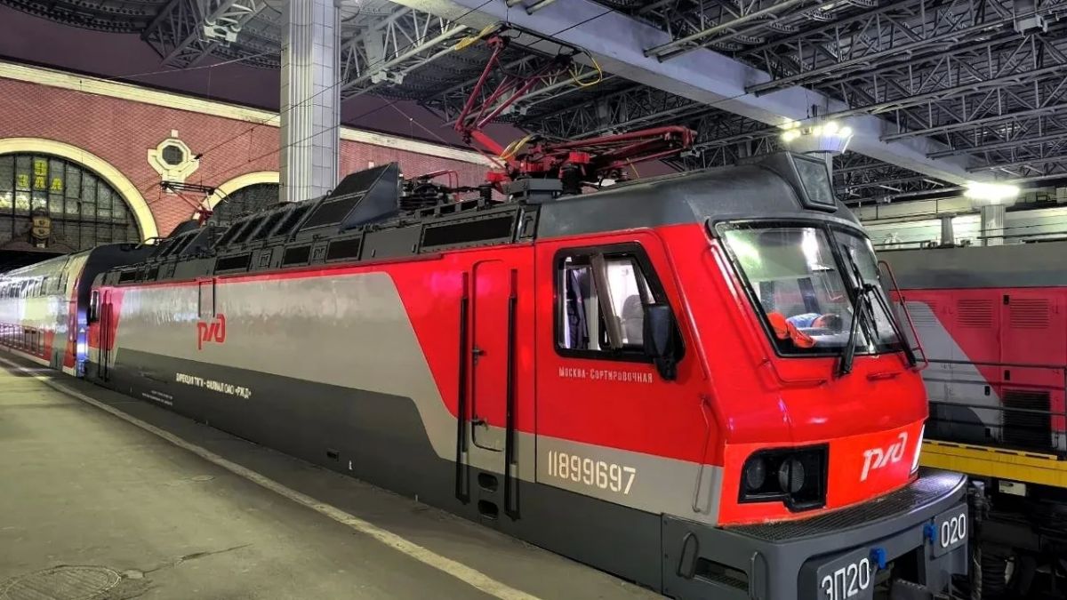 В первое воскресенье августа наша страна чествует работников железнодорожного транспорта — День железнодорожника по праву считается праздником большого, сплочённого коллектива В первое воскресенье августа наша страна чествует работников железнодорожного транспорта — День железнодорожника по праву считается праздником большого, сплочённого коллектива
