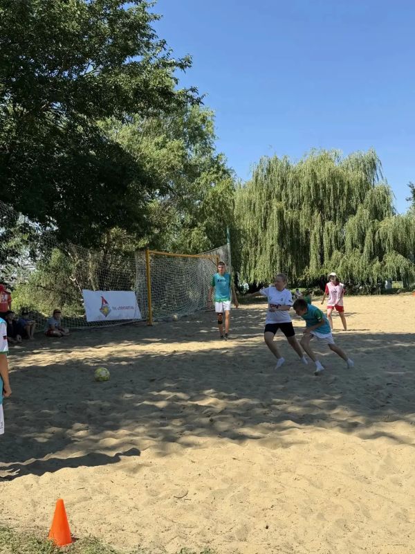 В детском оздоровительном лагере «Локомотив» города Ростова-на-Дону сотрудники подразделения по делам несовершеннолетних Ростовского линейного управления МВД России на транспорте организовали спортивно-профилактическое... В детском оздоровительном лагере «Локомотив» города Ростова-на-Дону сотрудники подразделения по делам несовершеннолетних Ростовского линейного управления МВД России на транспорте организовали спортивно-профилактическое...