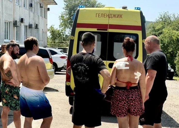 Анестезиолог из Ростова-на-Дону оказывал первую помощь людям в Архипо-Осиповке Анестезиолог из Ростова-на-Дону оказывал первую помощь людям в Архипо-Осиповке