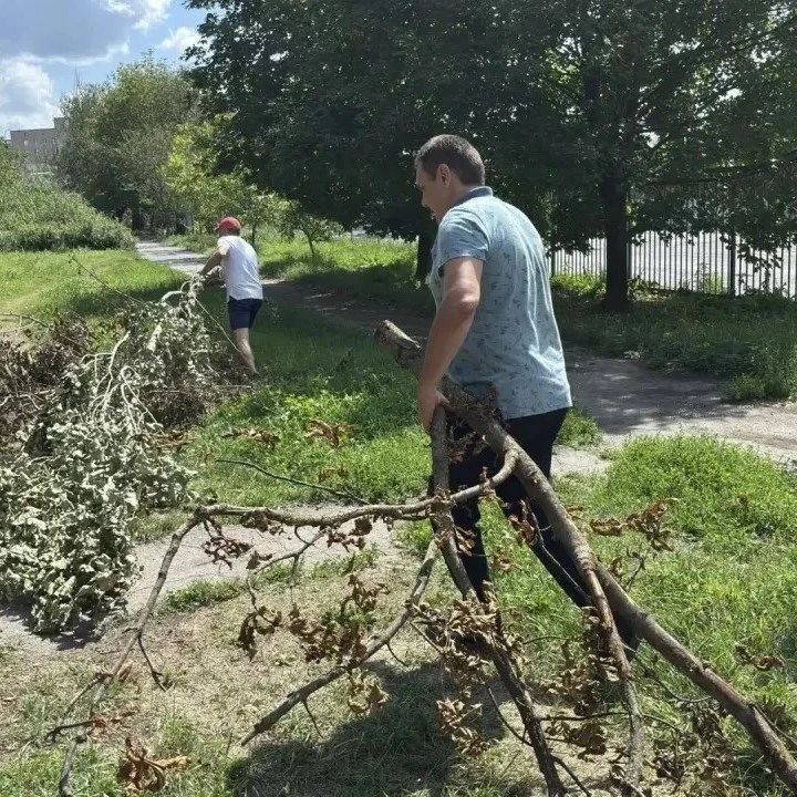 В поселке ХБК на выходных прошел очередной субботник В поселке ХБК на выходных прошел очередной субботник