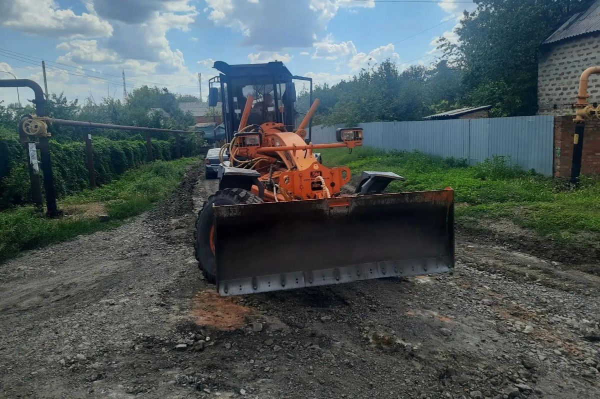 В Шахтах восстанавливают грунтовые дороги В Шахтах восстанавливают грунтовые дороги