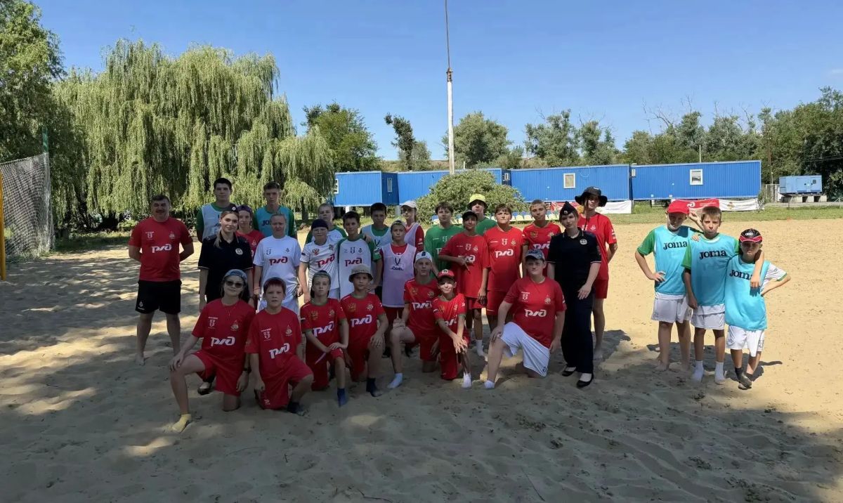 В детском оздоровительном лагере «Локомотив» города Ростова-на-Дону сотрудники подразделения по делам несовершеннолетних Ростовского линейного управления МВД России на транспорте организовали спортивно-профилактическое... В детском оздоровительном лагере «Локомотив» города Ростова-на-Дону сотрудники подразделения по делам несовершеннолетних Ростовского линейного управления МВД России на транспорте организовали спортивно-профилактическое...