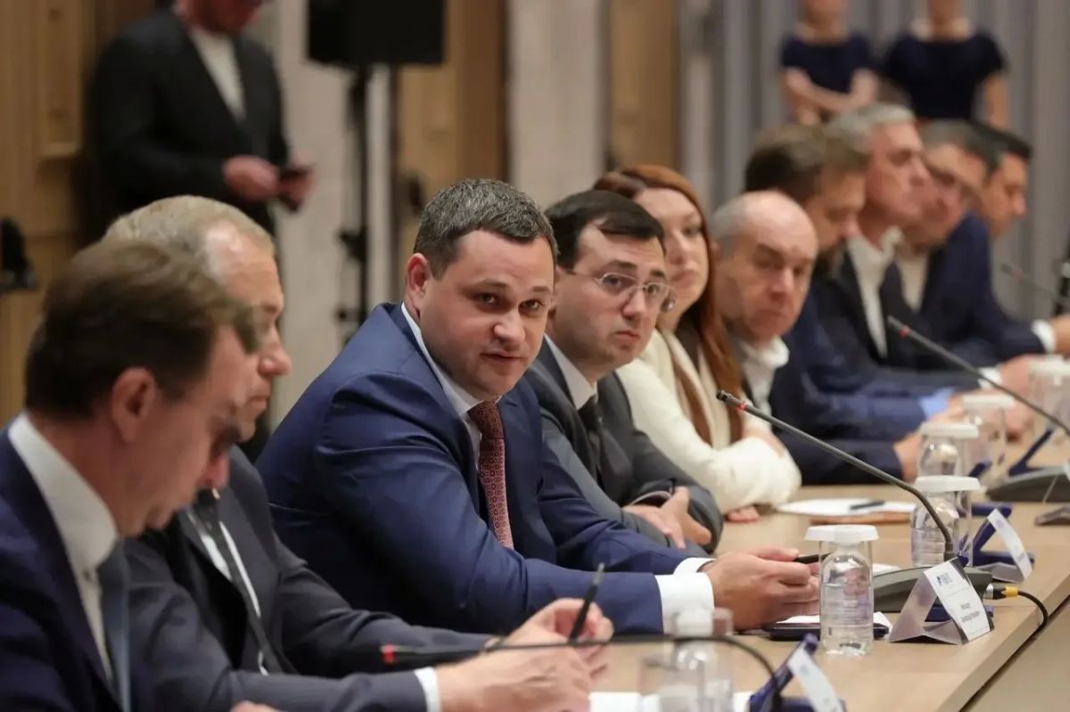 Юрий Слюсарь: Сегодня состоялся прямой диалог с застройщиками Юрий Слюсарь: Сегодня состоялся прямой диалог с застройщиками