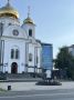 Оператор моего новостного канала съездил к стихийному мемориалу у поклонного креста возле собора Александра Невского в Краснодаре и прислал видео