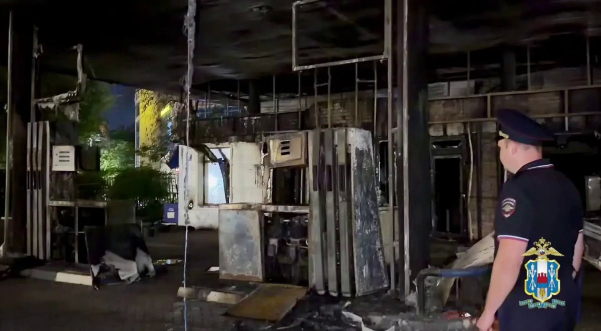 В Ростове сгорели АЗС и автомобили в Северном жилом массиве