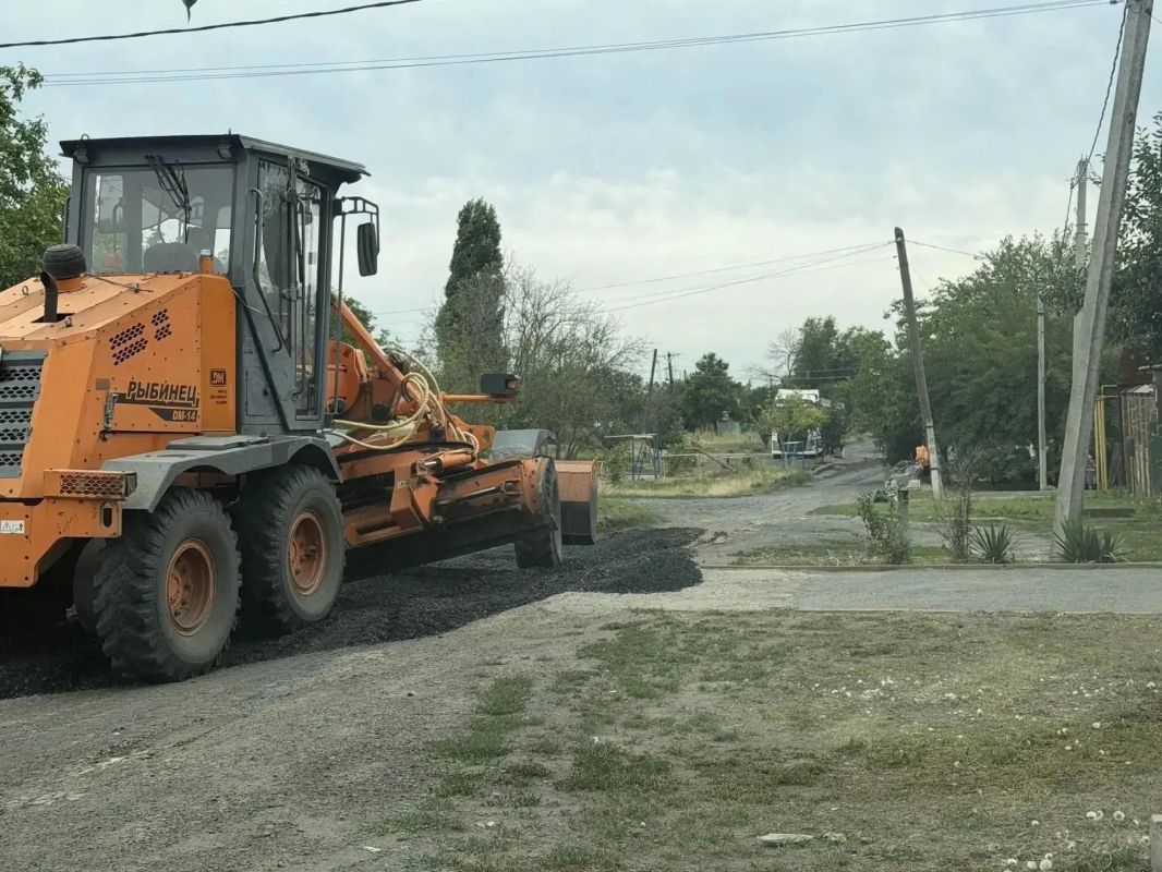 В Шахтах ведутся работы по благоустройству грунтовых дорог В Шахтах ведутся работы по благоустройству грунтовых дорог
