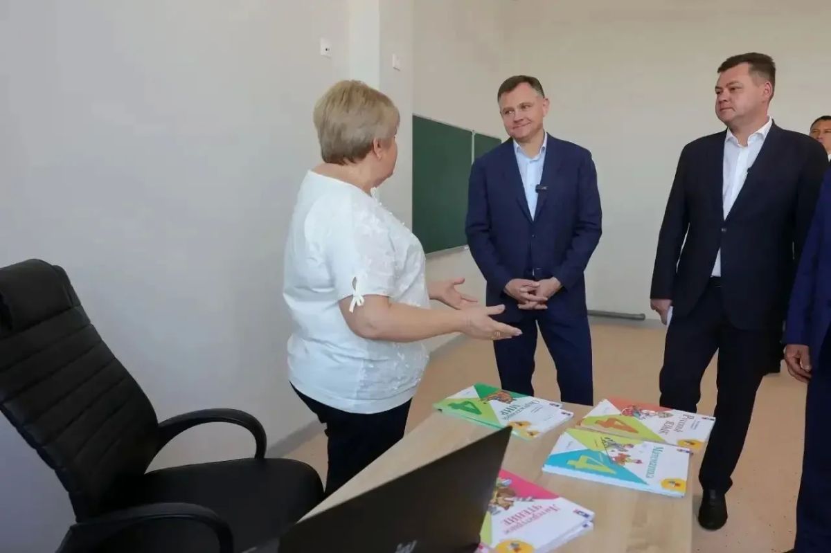Юрий Слюсарь: Готовим школы к новому учебному году. 1 сентября откроются четыре только что построенные школы. Осмотрел сегодня одну из них – в новом жилом комплексе Ростова Юрий Слюсарь: Готовим школы к новому учебному году. 1 сентября откроются четыре только что построенные школы. Осмотрел сегодня одну из них – в новом жилом комплексе Ростова