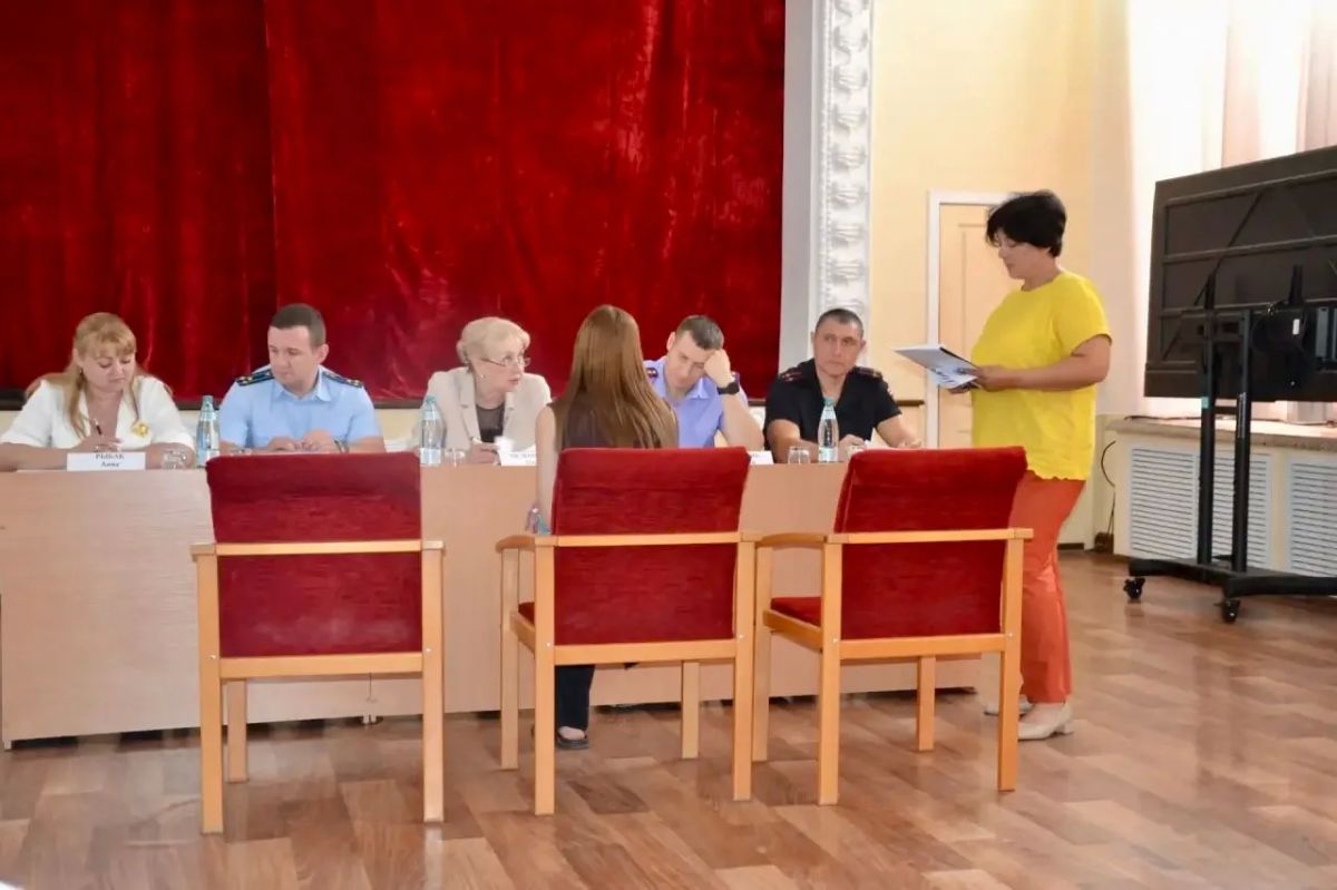 В Белокалитвинском районе полиция встретилась с гражданами, чтобы обсудить вопросы безопасности в сфере IT В Белокалитвинском районе полиция встретилась с гражданами, чтобы обсудить вопросы безопасности в сфере IT