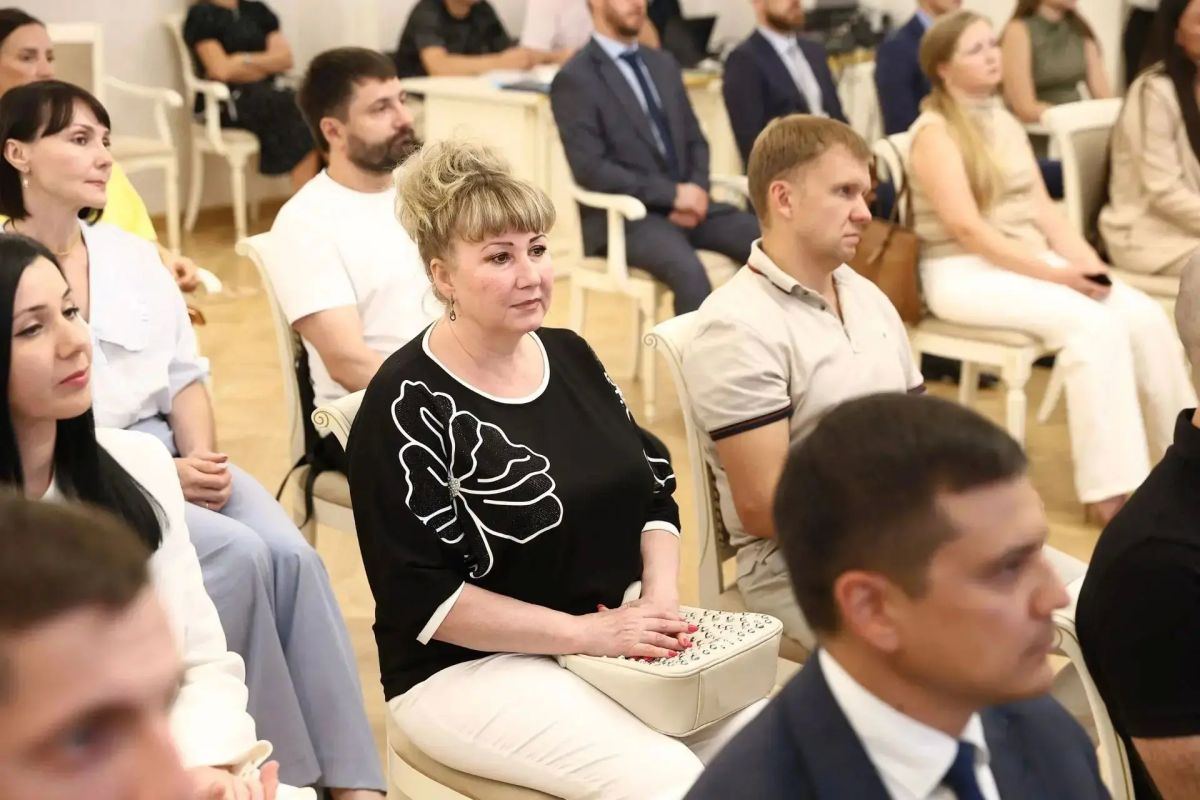 Александр Скрябин: В преддверии юбилейного семидесятого Дня строителя отметил лучших представителей строительной отрасли Александр Скрябин: В преддверии юбилейного семидесятого Дня строителя отметил лучших представителей строительной отрасли