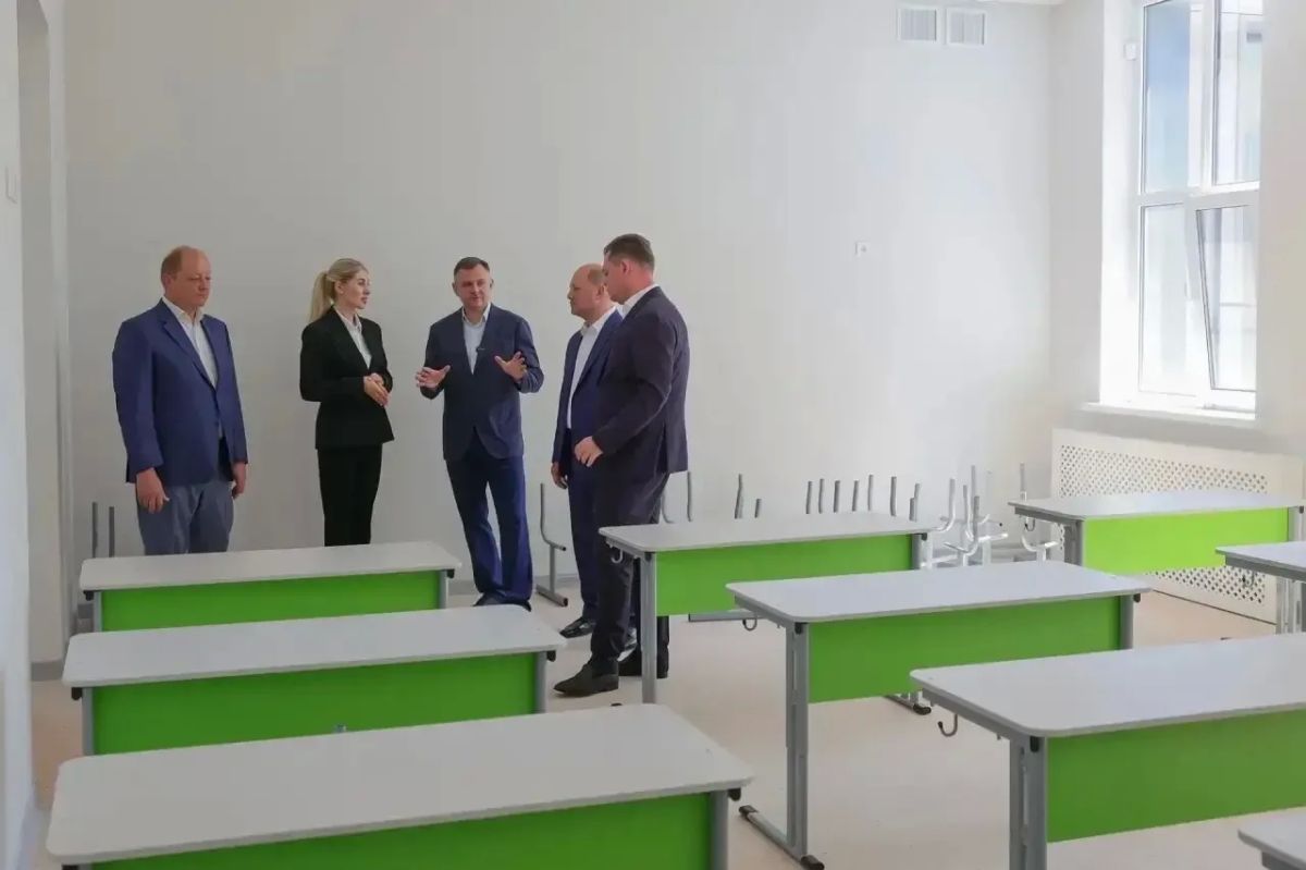Юрий Слюсарь: Готовим школы к новому учебному году. 1 сентября откроются четыре только что построенные школы. Осмотрел сегодня одну из них – в новом жилом комплексе Ростова Юрий Слюсарь: Готовим школы к новому учебному году. 1 сентября откроются четыре только что построенные школы. Осмотрел сегодня одну из них – в новом жилом комплексе Ростова
