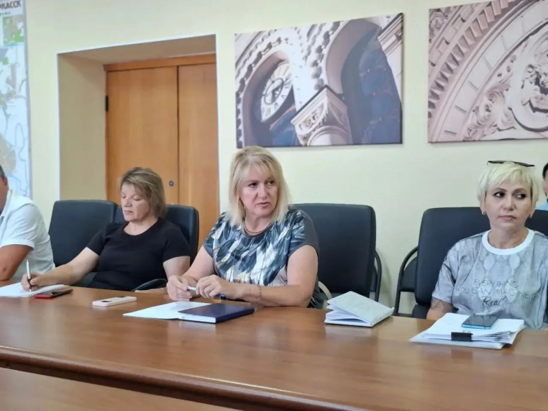 В администрации Новочеркасска состоялось совещание с руководителями управляющих компаний, ТСЖ и ресурсоснабжающих организаций города В администрации Новочеркасска состоялось совещание с руководителями управляющих компаний, ТСЖ и ресурсоснабжающих организаций города