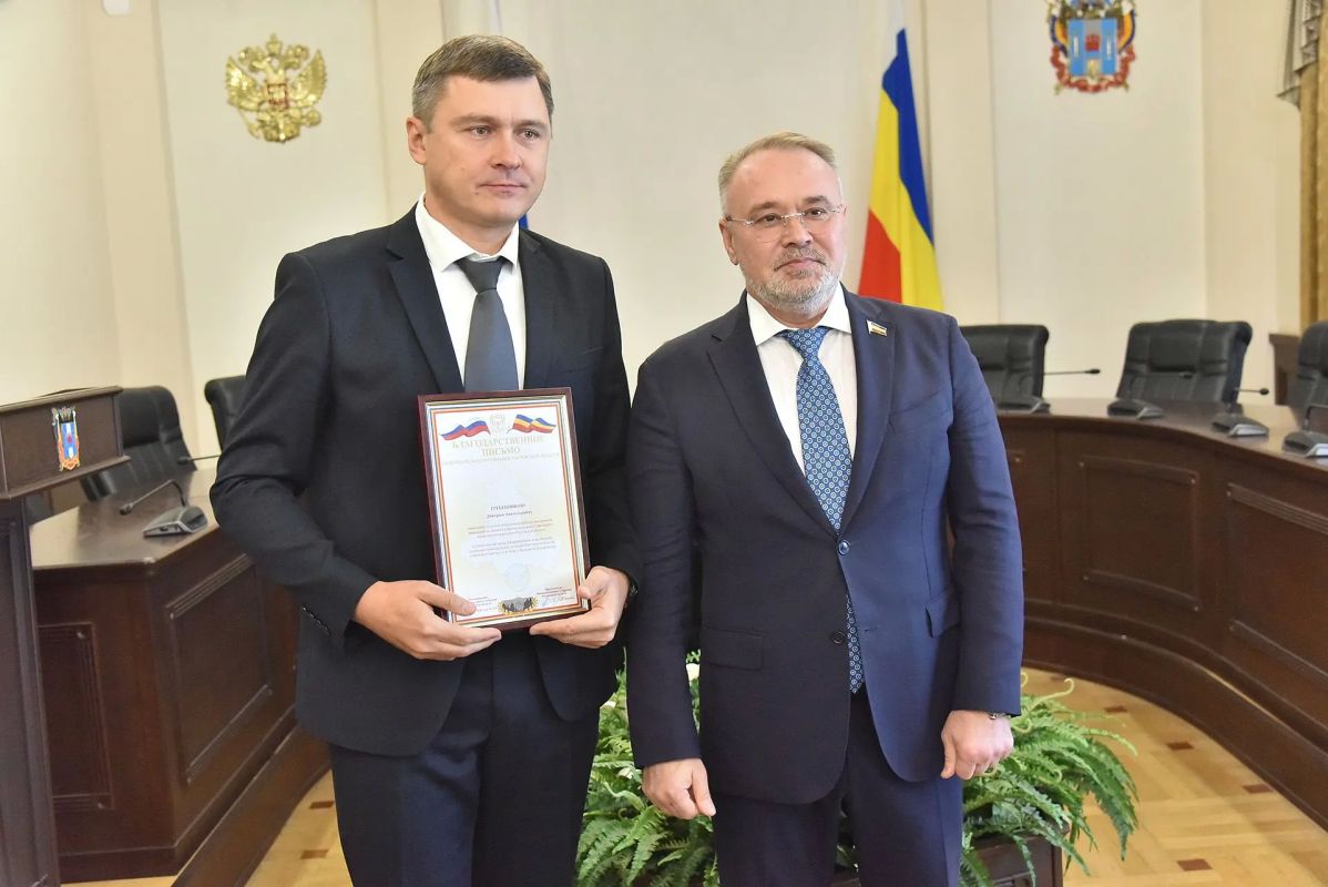 Председатель подкомитета по дорожно-транспортному комплексу комитета Законодательного Собрания Ростовской области по строительству, жилищно-коммунальному хозяйству, энергетике, транспорту и связи Магомед Дарсигов совместно с... Председатель подкомитета по дорожно-транспортному комплексу комитета Законодательного Собрания Ростовской области по строительству, жилищно-коммунальному хозяйству, энергетике, транспорту и связи Магомед Дарсигов совместно с...