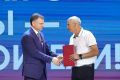 Губернатор Ростовской области Юрий Слюсарь поблагодарил донских строителей за труд