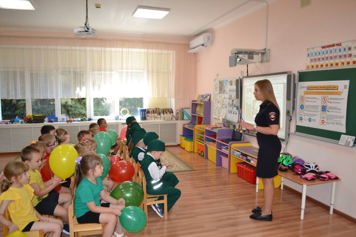 Безопасность на дорогах начинается с детства! Безопасность на дорогах начинается с детства!