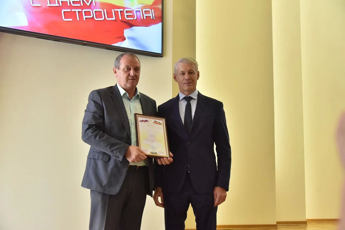 В Ростове-на-Дону в преддверии Дня строителя прошло вручение наград лучшим работникам отрасли В Ростове-на-Дону в преддверии Дня строителя прошло вручение наград лучшим работникам отрасли