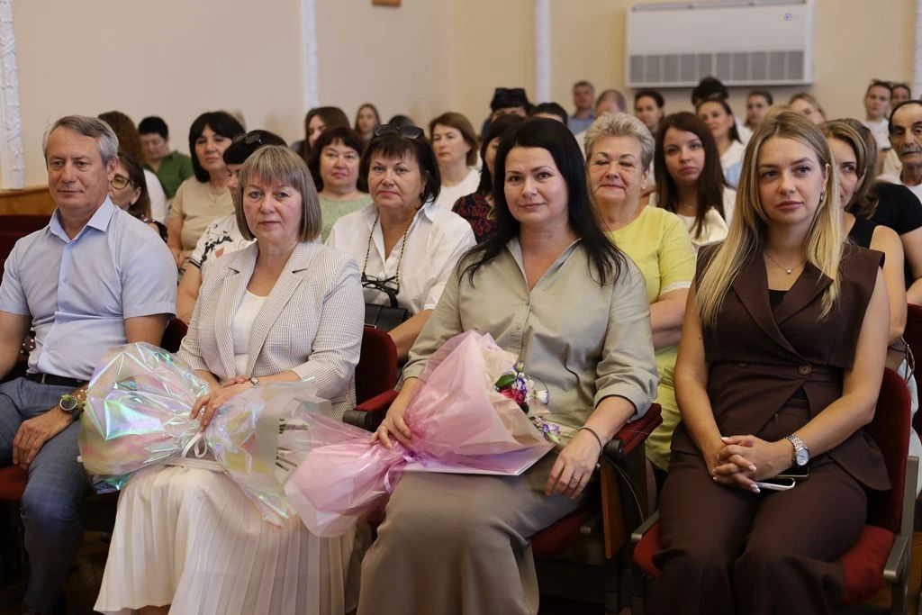 Поздравляем строителей с наступающим профессиональным праздником! Поздравляем строителей с наступающим профессиональным праздником!