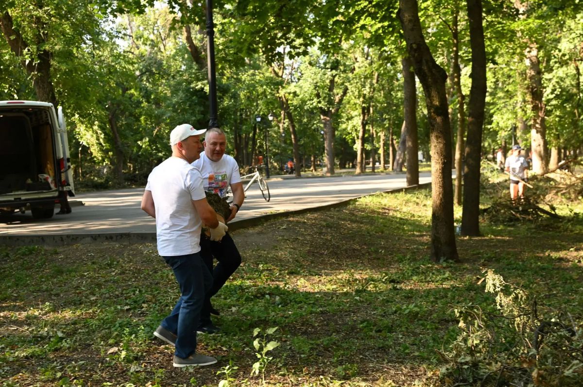 Александр Скрябин: Сегодня во всех районах Ростова состоялся общегородской субботник Александр Скрябин: Сегодня во всех районах Ростова состоялся общегородской субботник