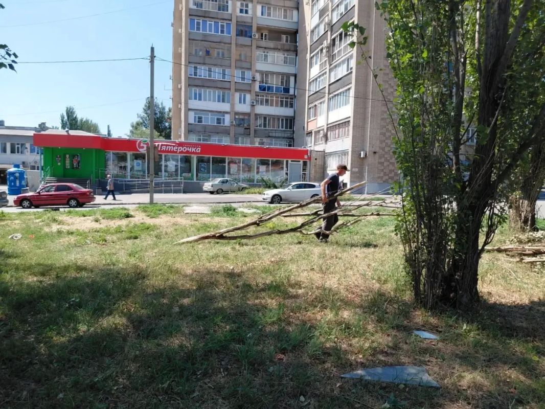 В Шахтах продолжается областной субботник В Шахтах продолжается областной субботник