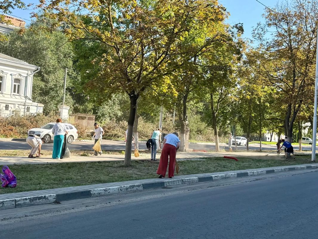 Сегодня, 8 августа, Новочеркасск активно включился в проведение масштабного общеобластного субботника, организованного в муниципалитетах Ростовской области, пострадавших от недавнего штормового фронта Сегодня, 8 августа, Новочеркасск активно включился в проведение масштабного общеобластного субботника, организованного в муниципалитетах Ростовской области, пострадавших от недавнего штормового фронта
