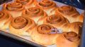 Как испечь идеальные булочки с сахаром и корицей: пошаговый рецепт