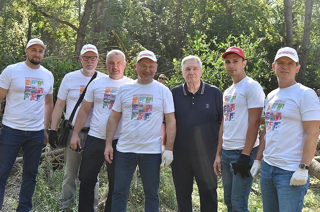 В Ростове-на-Дону состоялся субботник по ликвидации последствий непогоды В Ростове-на-Дону состоялся субботник по ликвидации последствий непогоды