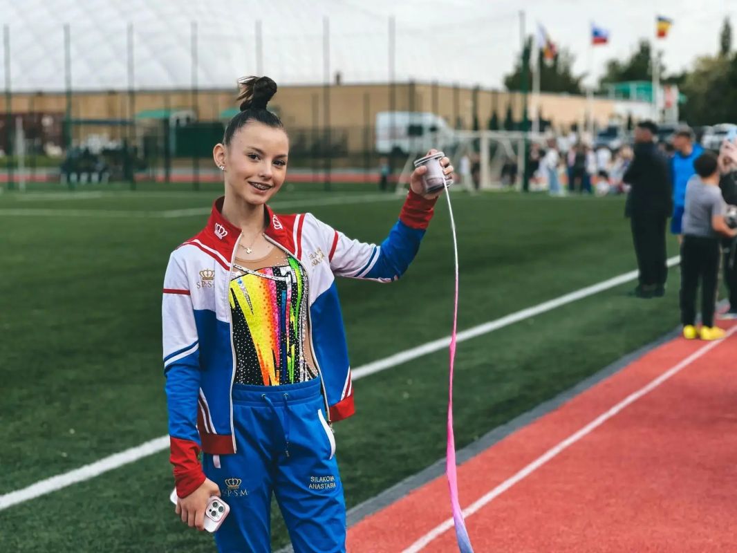 Уважаемые спортсмены, тренеры, преподаватели физической культуры и все, кто делает спорт частью своей жизни! Уважаемые спортсмены, тренеры, преподаватели физической культуры и все, кто делает спорт частью своей жизни!