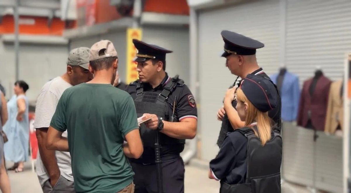 Полицейские провели рейд в микрорайоне Ростова «Темерник»
