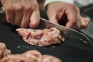 В Ростовской области повара ресторана оштрафовали на 10 000 рублей за антисанитарию