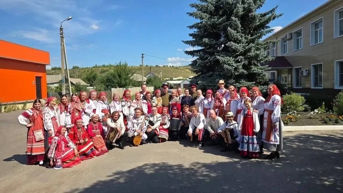 Творческие коллективы Новочеркасска продолжают с успехом прославлять богатое культурное и песенное наследие Дона на общероссийском уровне Творческие коллективы Новочеркасска продолжают с успехом прославлять богатое культурное и песенное наследие Дона на общероссийском уровне