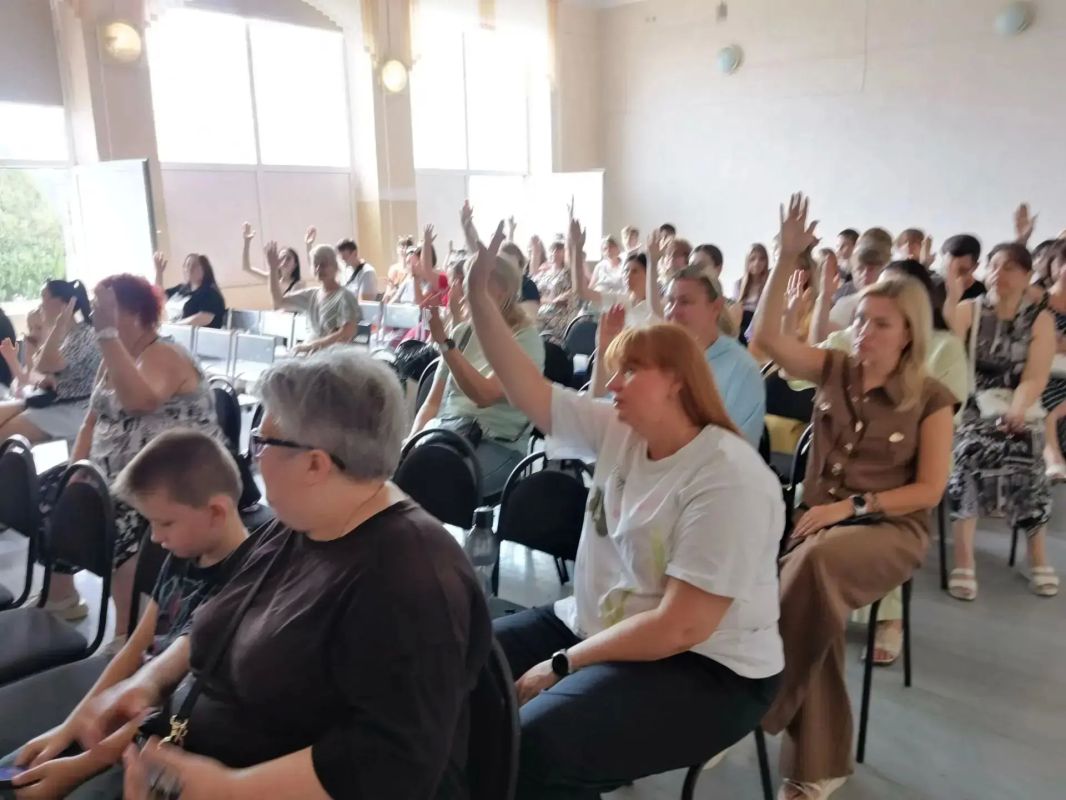 Шахтинские образовательные организации присоединяются к конкурсу проектов «Сделаем вместе» Шахтинские образовательные организации присоединяются к конкурсу проектов «Сделаем вместе»