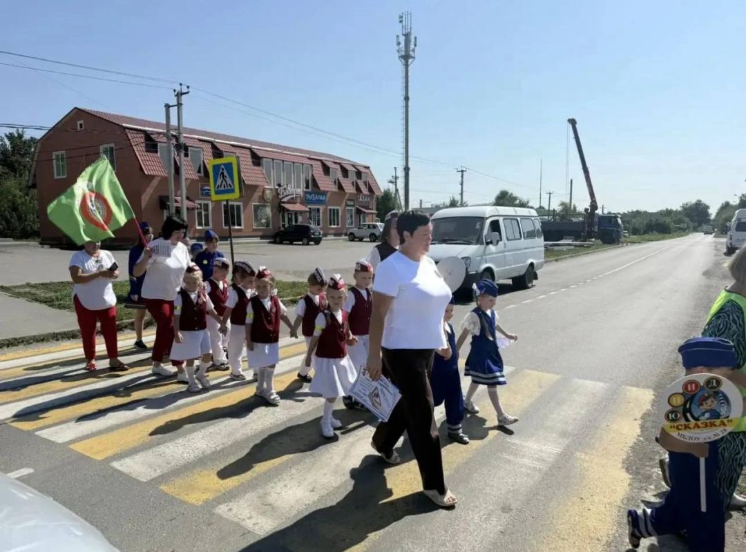 В Новошахтинске прошла акция «Безопасное лето детям!» В Новошахтинске прошла акция «Безопасное лето детям!»