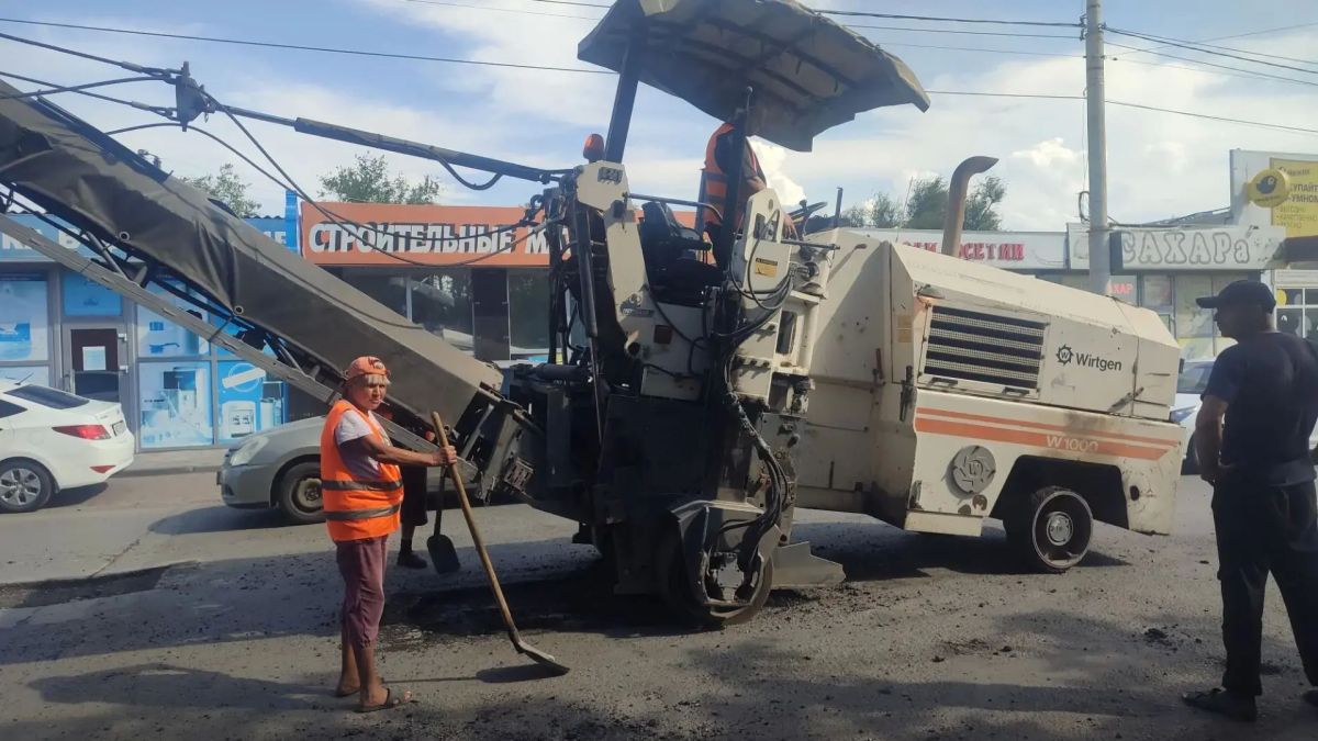 В Шахтах приступили к ремонту дорожного полотна на улице Шишкина В Шахтах приступили к ремонту дорожного полотна на улице Шишкина