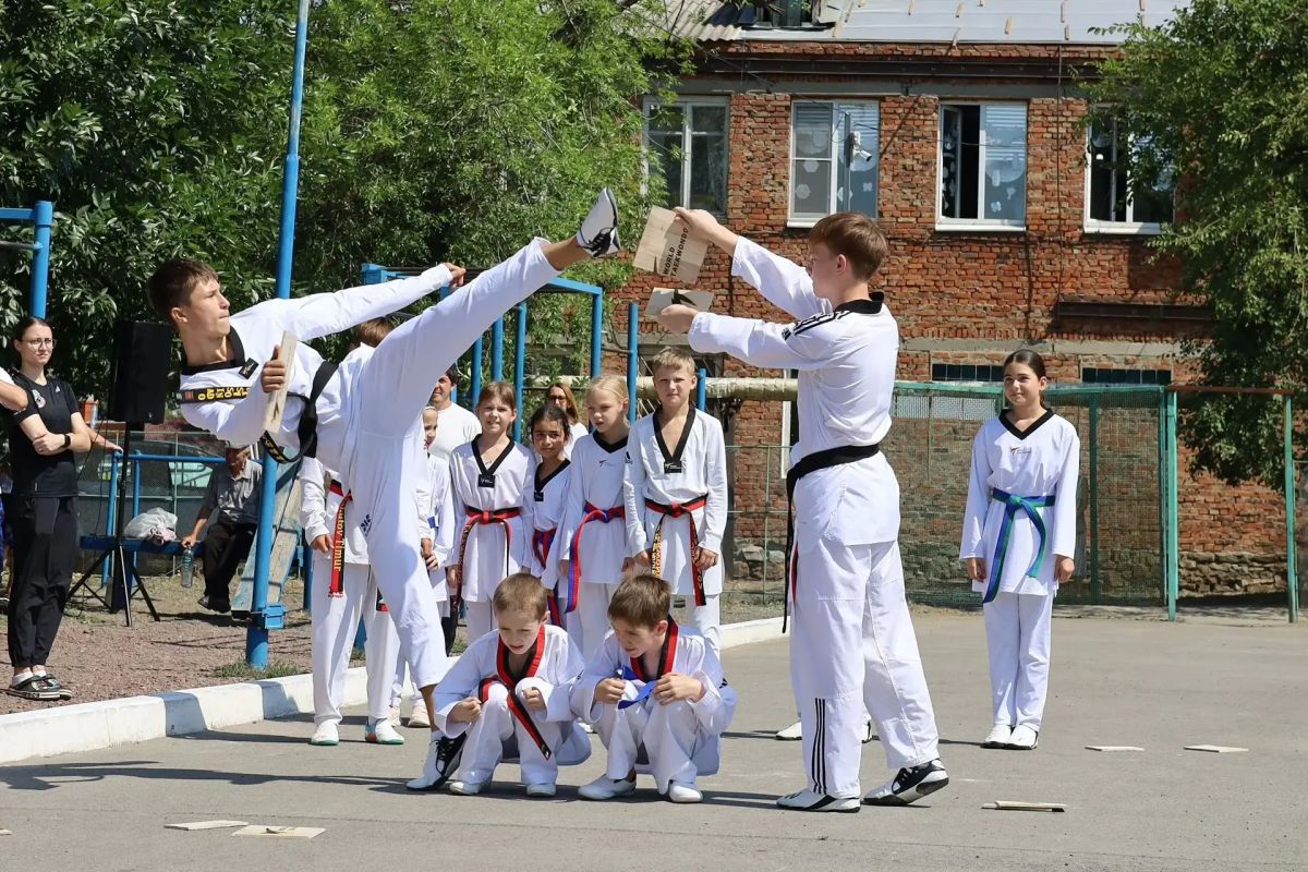 В поселке имени Красина на территории стадиона состоялось торжественное открытие спортивной площадки «Готов к труду и обороне» В поселке имени Красина на территории стадиона состоялось торжественное открытие спортивной площадки «Готов к труду и обороне»