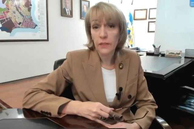 Глава Таганрога обратилась к водителям из-за очередей на заправках