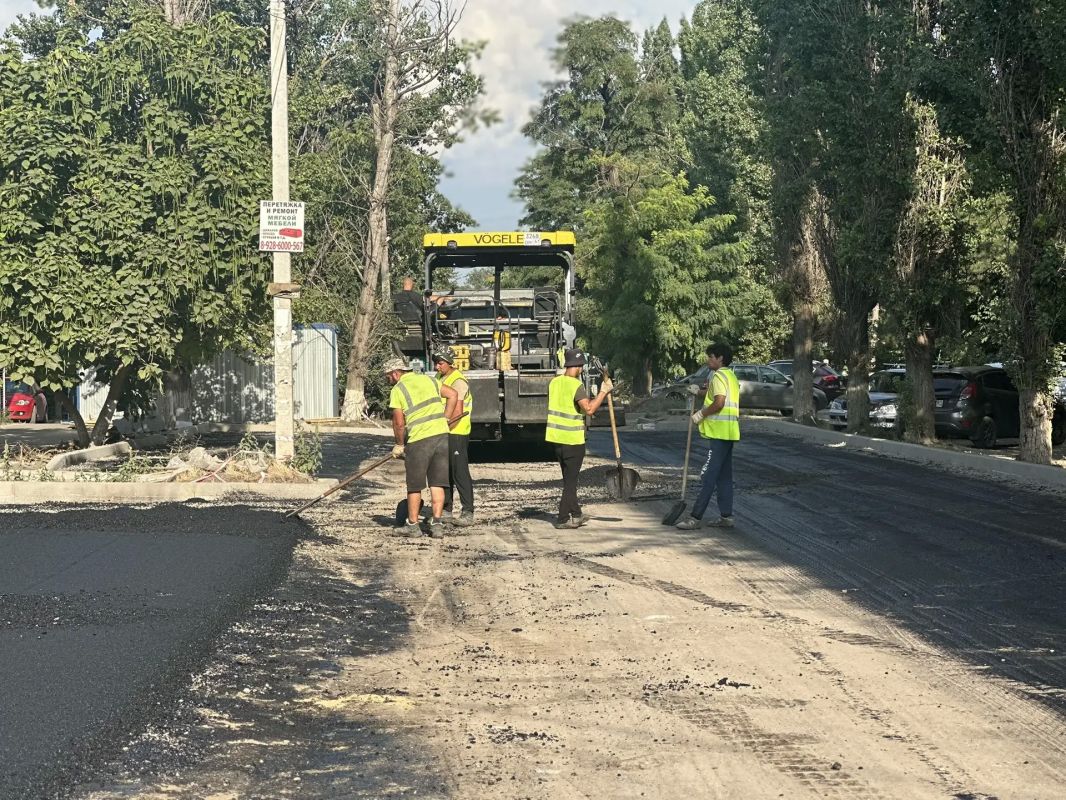 В Новочеркасске продолжается плановый ремонт дорог В Новочеркасске продолжается плановый ремонт дорог