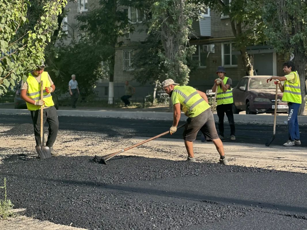 В Новочеркасске продолжается плановый ремонт дорог В Новочеркасске продолжается плановый ремонт дорог