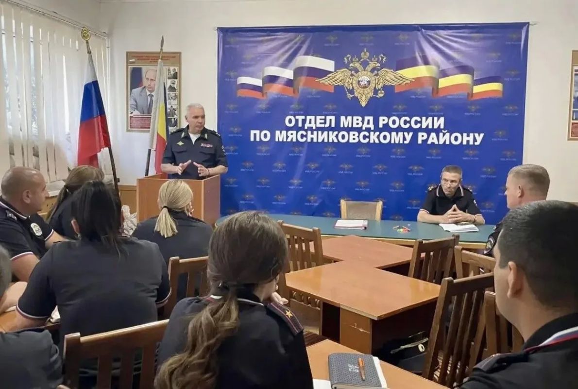 В Мясниковском районе состоялась проверка работы кавалерийского взвода, территориального ОВД и прием граждан В Мясниковском районе состоялась проверка работы кавалерийского взвода, территориального ОВД и прием граждан