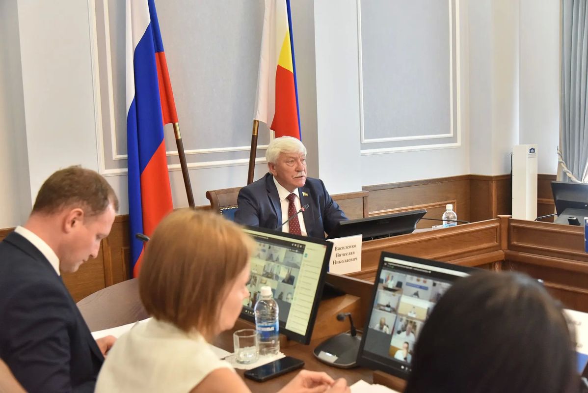 По инициативе комитета Законодательного Собрания Ростовской области по аграрной политике состоялось заседание круглого стола по теме «Современный облик территорий – в наказах жителей Дона»