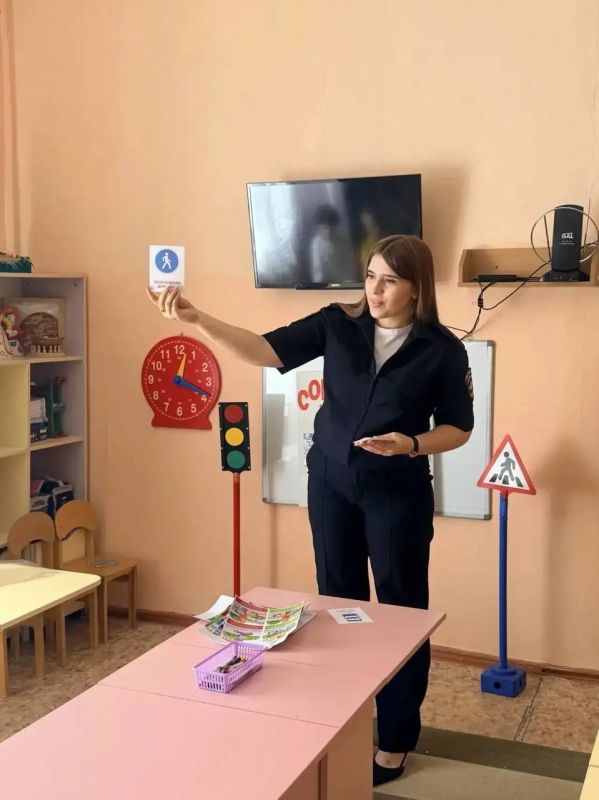 Сотрудники ростовской Госавтоинспекции провели профилактическое мероприятие с воспитанниками детского сада Сотрудники ростовской Госавтоинспекции провели профилактическое мероприятие с воспитанниками детского сада