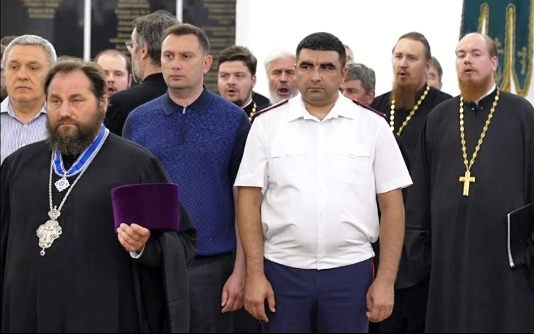 Дорогие новочеркасцы!. В нашем городе произошло понастоящему большое и светлое событие — митрополит Ростовский и Новочеркасский Меркурий совершил великое освящение нижнего криптового храма-усыпальницы в честь Покрова... Дорогие новочеркасцы!. В нашем городе произошло понастоящему большое и светлое событие — митрополит Ростовский и Новочеркасский Меркурий совершил великое освящение нижнего криптового храма-усыпальницы в честь Покрова...