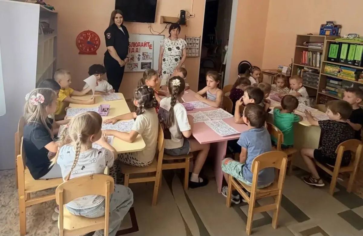 Сотрудники ростовской Госавтоинспекции провели профилактическое мероприятие с воспитанниками детского сада Сотрудники ростовской Госавтоинспекции провели профилактическое мероприятие с воспитанниками детского сада