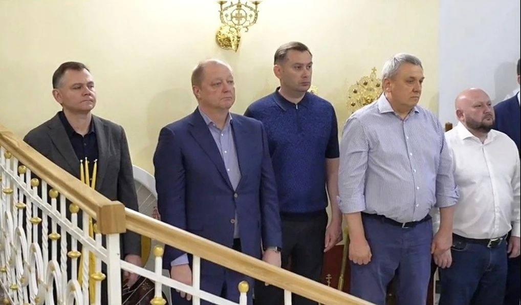 Дорогие новочеркасцы!. В нашем городе произошло понастоящему большое и светлое событие — митрополит Ростовский и Новочеркасский Меркурий совершил великое освящение нижнего криптового храма-усыпальницы в честь Покрова... Дорогие новочеркасцы!. В нашем городе произошло понастоящему большое и светлое событие — митрополит Ростовский и Новочеркасский Меркурий совершил великое освящение нижнего криптового храма-усыпальницы в честь Покрова...