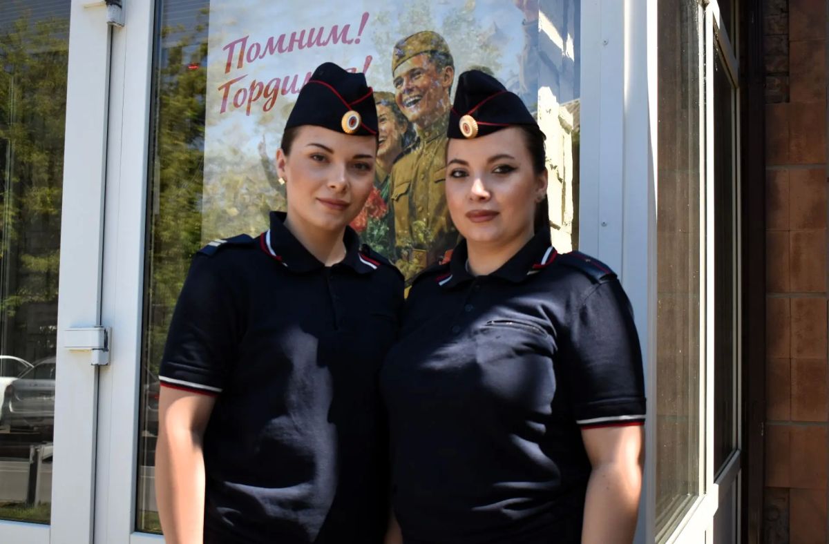 Истории о тех, кто служит плечом к плечу