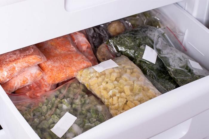 Как распознать испорченные продукты в морозилке: советы экспертов