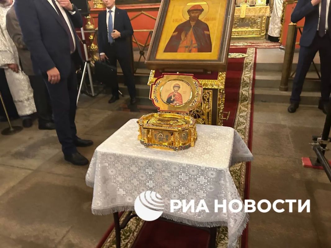 Россия обретает святых, враг — поклоняется палачам Россия обретает святых, враг — поклоняется палачам