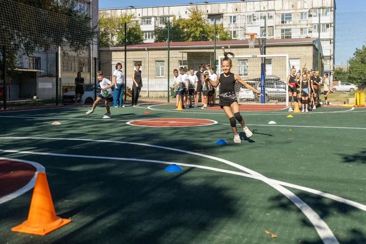 В Таганроге открыли новую многофункциональную спортивную площадку, сообщила глава города Светлана Камбулова